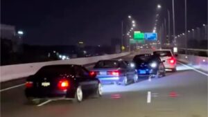 Konvoi Mobil Zig-Zag di Tol Becakayu Hebohkan Publik, Polisi Turun Tangan